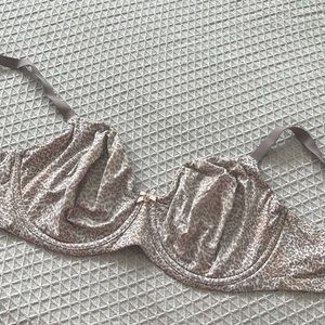 EUC Victoria’s Secret Body by Victoria Unlined Demi - 38 DDD (F) - taupe cheetah